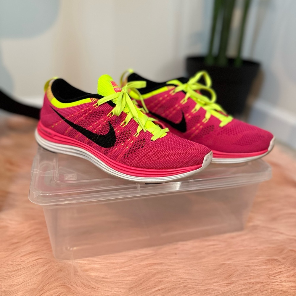 Nike Women’s Flyknit in pink and size 8.5